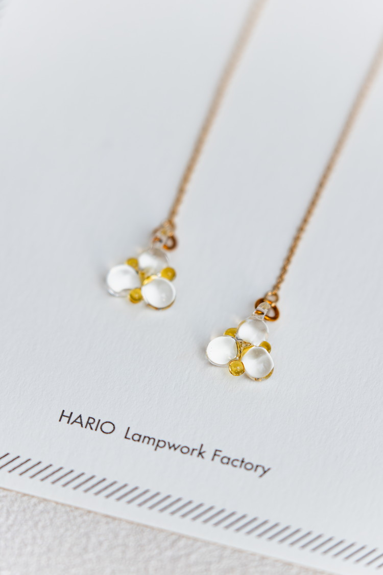 こがこもれびあーと　ピアス（ホタル） 古河ブランド認証商品　 着日指定OK | 耐熱 ガラス アクセサリー ピアス ハンドメイド 手作り ランプワークファクトリー 20代 30代 40代 繊細 おしゃれ ギフト 贈答 贈り物 プレゼント お祝 ご褒美 景品_DP67