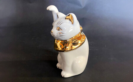 【瀬戸焼】江戸猫 4寸手長 ホワイト 本金 右手上げ 13cm 化粧箱入り【スズカ】 / 招き猫 インテリア 雑貨 置き物 開運 / 瀬戸市 [BBDJ003]