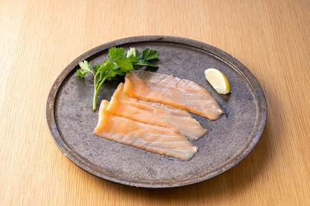 [大判]《スモーク ノルウェーサーモン》180g (60g×3P) 熟練職人の手切り [1137]