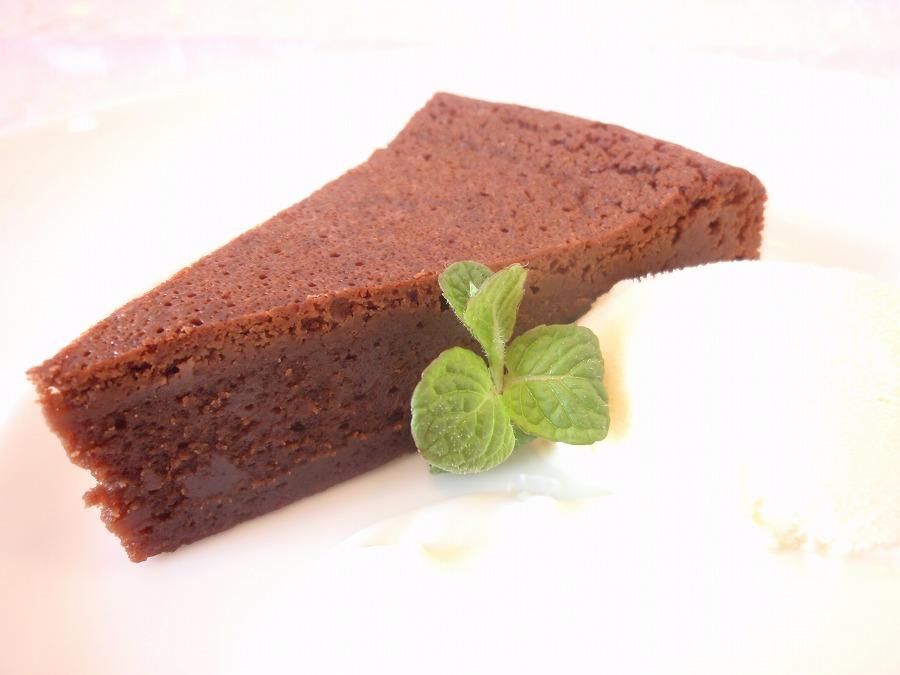 【ナティーク城山】ガトー・ショコラ　クラシック（濃厚なチョコレートケーキ）