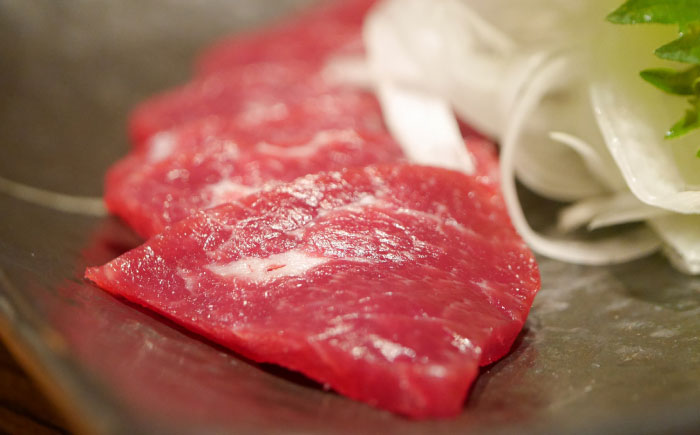 国産 上赤身馬刺し 約500g（菊陽町） / 馬刺し 馬肉 ばにく うま 馬 ウマ ばさし ブロック 馬刺 basasi 濃厚 冷凍 あかみ 赤身馬刺し 熊本県 菊陽町【菊陽町(阿蘇牧場)】 [BHA