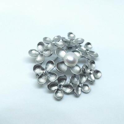 ふるさと納税 伊勢市 ブローチ・フラワー(A)(淡水本真珠・ボタン) 1982 |  | 02