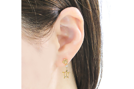 ピアス ハワイアン スタッドピアス K18YG イエローゴールド ダイヤモンド 0.08ct プルメリア カメ ホヌ ウミガメ 18金 揺れる 【f286-k18yg】