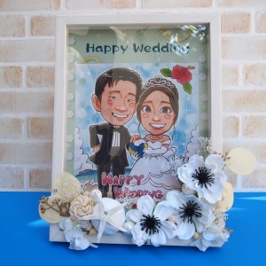 オーダーメイド、記念の似顔絵ギフト（水彩・フレーム付き・花飾り付き）