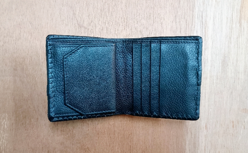 ☆世界にたった一つ☆　おさんぽねこの二つ折り財布　☆イタリアンレッド☆ 財布 お財布 二つ折り