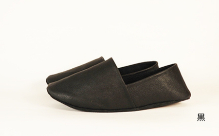 【KUTSUNE〈クツネ〉】ルームシューズ（革製・バブーシュタイプ）(サイズ：M(24.0-24.5cm)、カラー：黒)