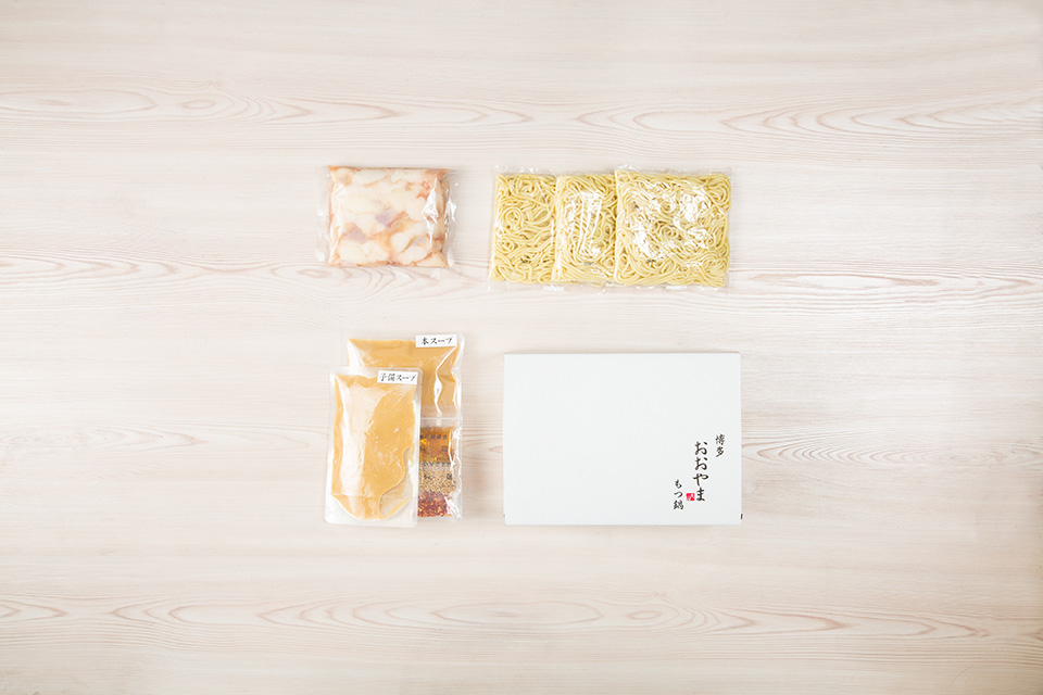 「おおやま」博多もつ鍋(みそ味/3人前) 吉富町/株式会社吉浦コーポレーション [BGAD017]