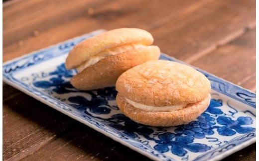 
老舗の銘菓「メルヘン」 甘じょっぱいチーズクリームブッセ ケーキ 10個

