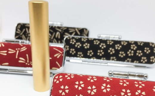 【赤地に白漆トンボ柄】印鑑 甲州印伝ケース付ゴールドチタン印鑑12mm丸