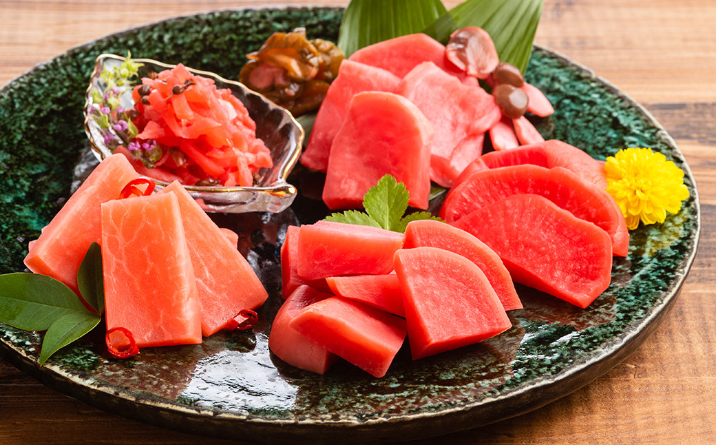 着色料を使用せず、自然色のみの鮮やかな赤色が食卓を彩ります。