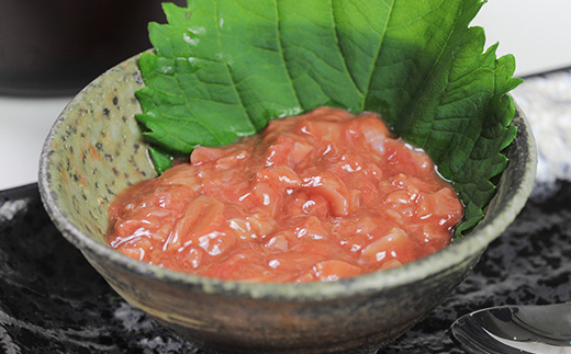 【枕崎港の かつお塩辛】業務用一升瓶入り 2.1kg富士一水産 本場の味 珍味 鰹家 B4-9【配送不可地域：離島】【1166353】