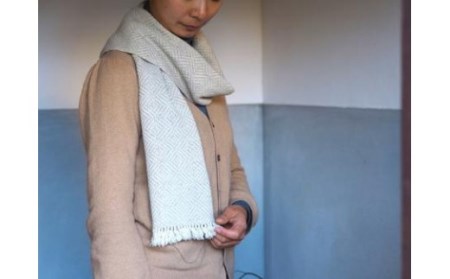 手織り絹マフラー 菱形紋（1色）　マフラー　絹　手織り　マフラー　絹　手織り　マフラー　絹　手織り　マフラー　絹　手織り　マフラー　絹　手織り　T-30  奈良 なら