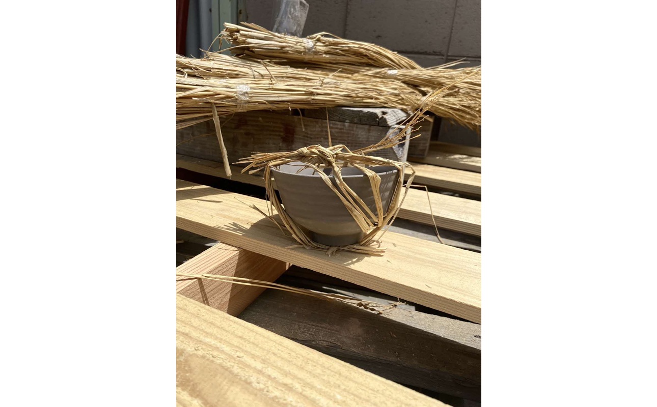 三石窯 茶碗 緋襷白【 地球にやさしい 再生素材 緋襷模様 陶器 】