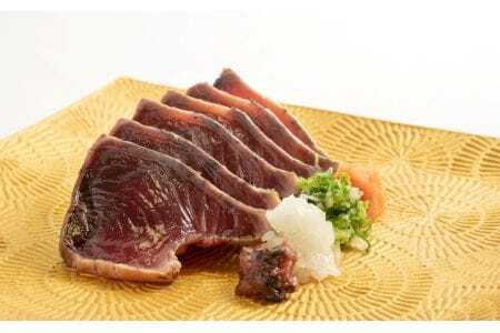 M139　一本釣り藁焼き戻り鰹たたき１Ｋｇ（藻塩入り）