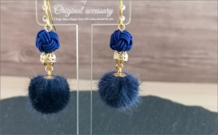 ＊藍色（ネイビー）＊水引ピアス/玉結びとフェイクファーのピアス