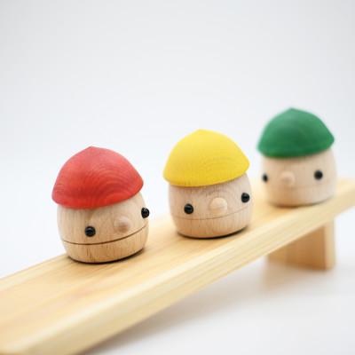 ふるさと納税 川口市 【川口市】坂に置くと動く木のおもちゃ(どんぐりころころ3種とどんぐりの坂)(赤・黄・緑)