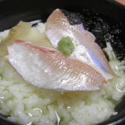 ふるさと納税 小浜市 熟成時冷蔵お届け・大人気の小鯛笹漬け180g2個箱入り・GI取得の優れもの |  | 03