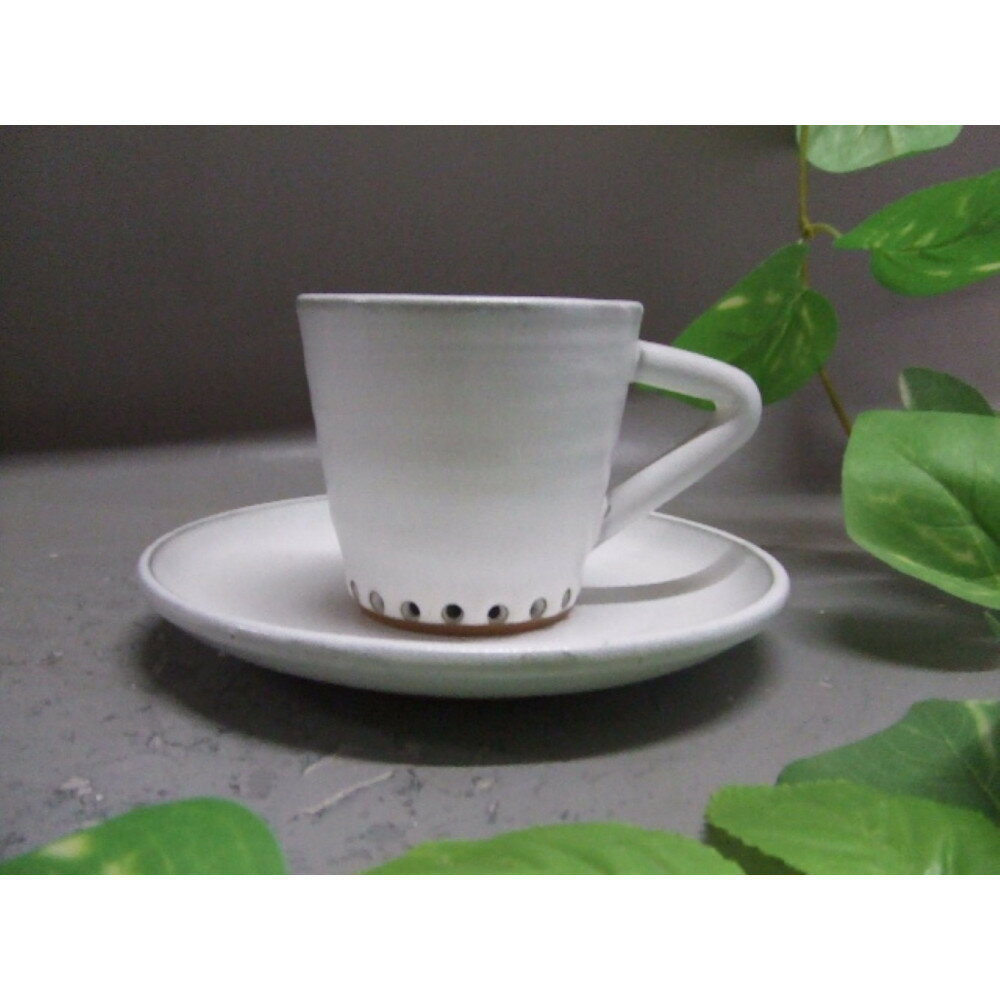 【ふるさと納税】【信楽焼】白雲釉カップ＆ソーサー うつわ　nwu-031 | クラフト 民芸 人気 おすすめ 送料無料