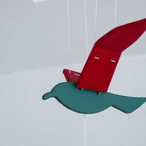 【tori dori とりどり】インテリアモビール 緑×赤