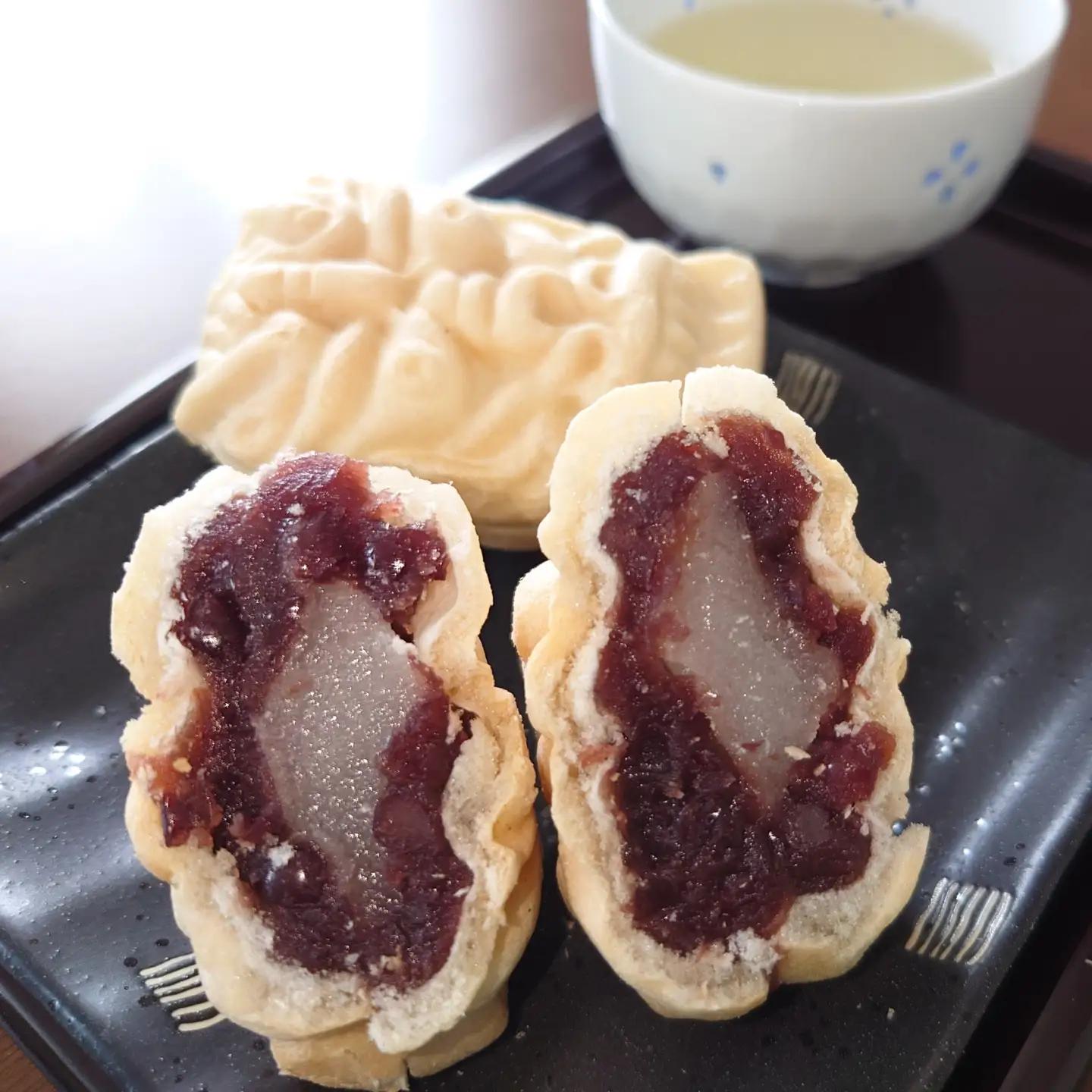虫送り最中 餅入り【8個】和菓子 五所川原銘菓（求肥・粒あん）不二屋製菓 むしおくりもなか