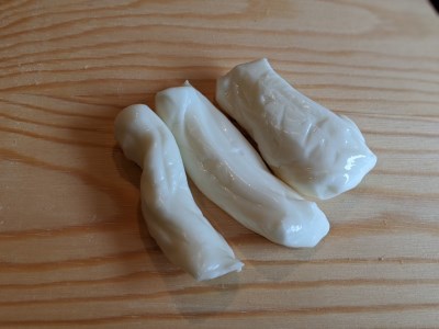 【5月～10月限定・ヤギ乳と牛乳】烏骨鶏卵 6個 モッツァレラチーズ 約100g×2 ストリングチーズ 約50g×2