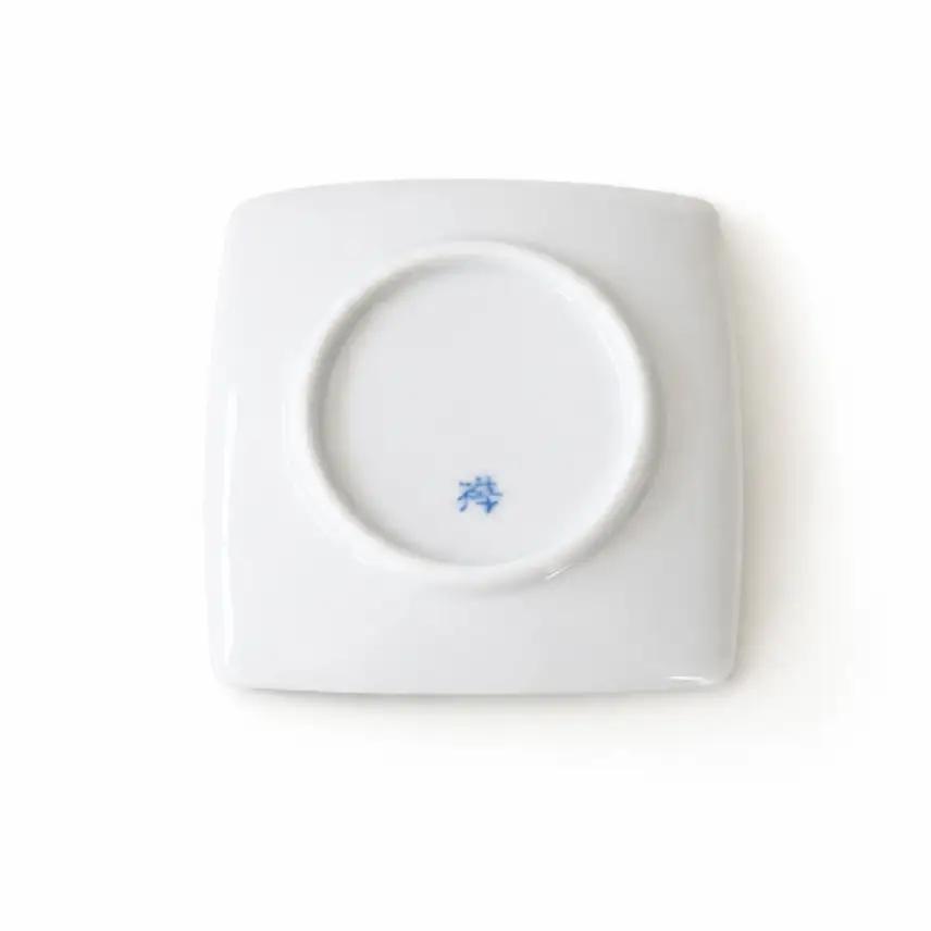 有田焼 色絵銀彩六様富士図 9cm角小皿揃【伊万里陶芸】食器 器 うつわ 陶磁器 皿 小皿 取皿 6枚 セット 富士山 縁起物 お祝い ギフト 贈答 木箱入り cf001