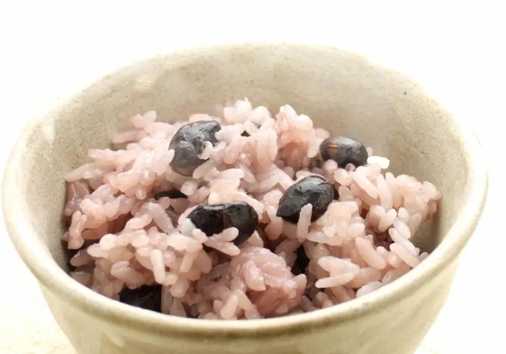 【最短翌日から３営業日以内発送】北海道 黒豆茶 4袋セット 計1.3kg 【 お茶 茶 飲料 飲み物 黒豆茶 黒豆 国産黒豆 ノンカフェイン 風味豊か 北海道 旭川 】_02124