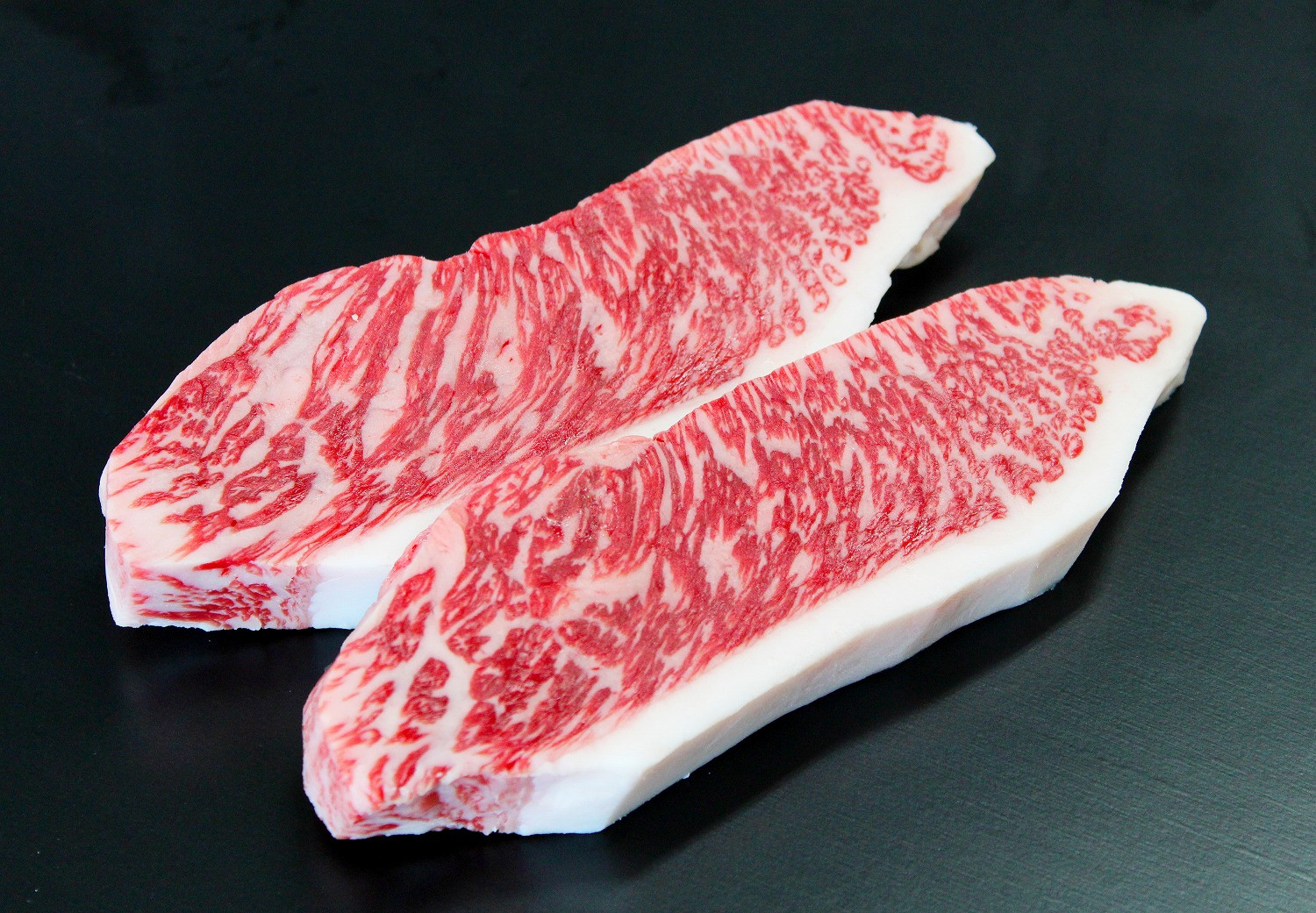 
松阪牛　イチボ　ステーキ　300ｇ（約150ｇ×2枚）　B-19／冷凍　瀬古食品　ふるさと納税　牛肉　松阪肉　モモ　名産　ブランド　霜ふり本舗　三重県　大紀町
