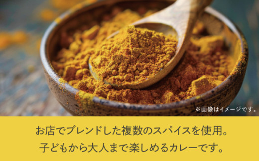 沖縄県産若鶏使用 オリジナルチキンカレー (1袋 約260g)  4袋セット | とりの丸焼こけこっこハウス | トマトベース オリジナル スパイス お肉たっぷり にんにくたっぷり 辛さ控え目 ヘルシ