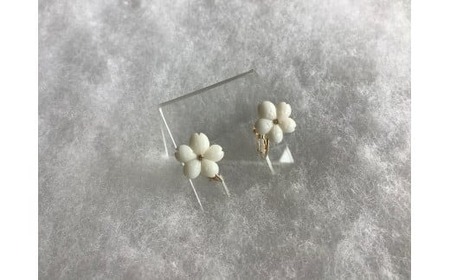 【サンゴ】桜ドロップ イヤリング 白サンゴ ダイヤ K18G