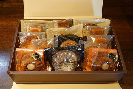 「PATISSERIE　Liante（パティスリー　リアント）」の焼き菓子アソートセット（14個入り）