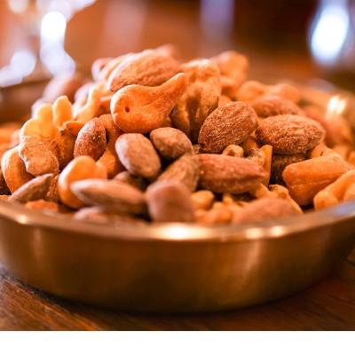 ふるさと納税 厚岸町 スモークナッツ 牡蠣塩味 100g×2木こりの燻製屋 |  | 01