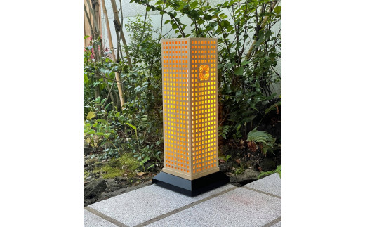 
            屋外用組子行灯　スリム
          
