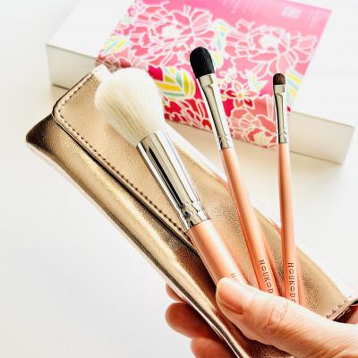 ふるさと納税 熊野町 熊野化粧筆　萌限定3本セット&ケース　熊野筆ほうこどう |  | 01