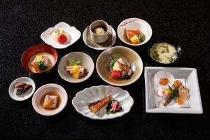 【ふるさと納税】ランチ 四季亭 老舗旅館のレストラン昼食ペア食事券 ペアチケット 食事券 レストラン お食事券 御食事 ペア カップル 夫婦 老舗 宿 旅館 大和路 楽天 通販 返礼品 寄付 ギフト プレゼント 記念日 結婚お祝い 旅行 サプライズ 奈良県 奈良市 奈良 なら G-26