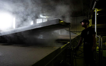 【久米島の久米仙】「ブラウン 720ml」「IMUGE. 720ml」 泡盛 蒸留酒 焼酎 アルコール 酒 酵母 発酵 米 黒麹 米麹 熟成 古酒 芋 さとうきび 黒糖 天然水 琉球 沖縄 久米島 セ