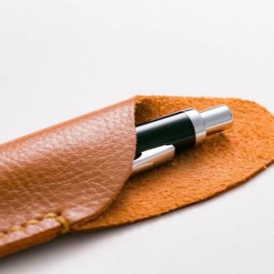 ふるさと納税 雲南市 総手縫いで仕立てた　本革のペン入れ (キャメル) |  | 01