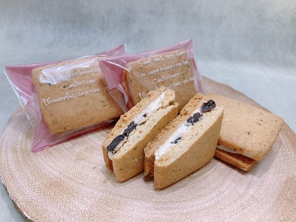 
                  秩父レーズンサンド（4個）と焼きドーナツ（4種）のセット ／ スイーツ お菓子 焼き菓子 洋菓子 おやつ クッキー ぶどう ブドウ 秩父兎田ワイナリー 秩父ルージュ ドーナツ プレーン イチゴ メープル マロン チョコ キャラメル 抹茶 埼玉県 No.612
                