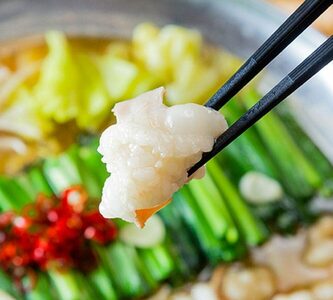 「上田商店」博多もつ鍋セット(醤油/3人前) 吉富町/株式会社吉浦コーポレーション[BGAD057]