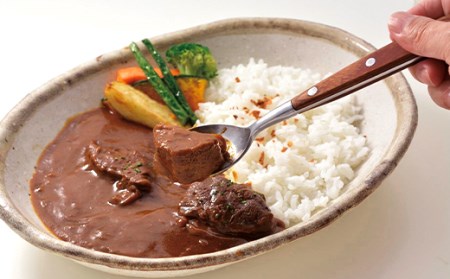 阿寒モルト牛ビーフカレー 180g×4 レトルト 阿寒モルト牛 ブランド牛 カレー 釧路 4パック 