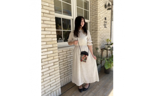 ゴブラン織りの外ポケット付き、とにかくかる～い携帯ポシェット【1453605】