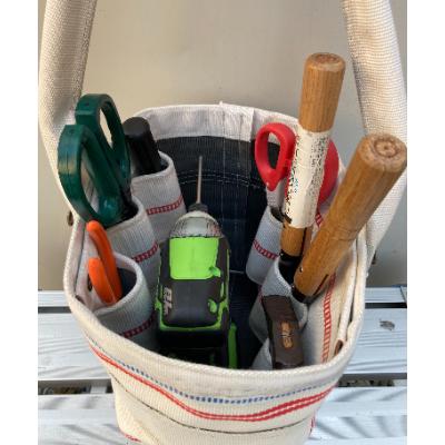 ふるさと納税 近江八幡市 hito+(ヒトプラス)　消防ホースアップサイクル【バケツ型バッグ】白ベース |  | 01