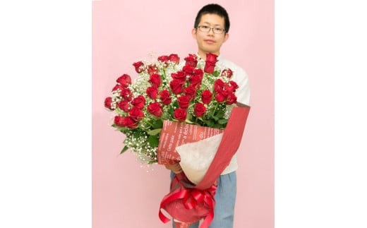 
                  赤バラの花束 36本「ロマンチックな瞬間」| 花 花束 バラ 36本 記念 サプライズ ギフト プレゼント 神奈川県 小田原市 
                