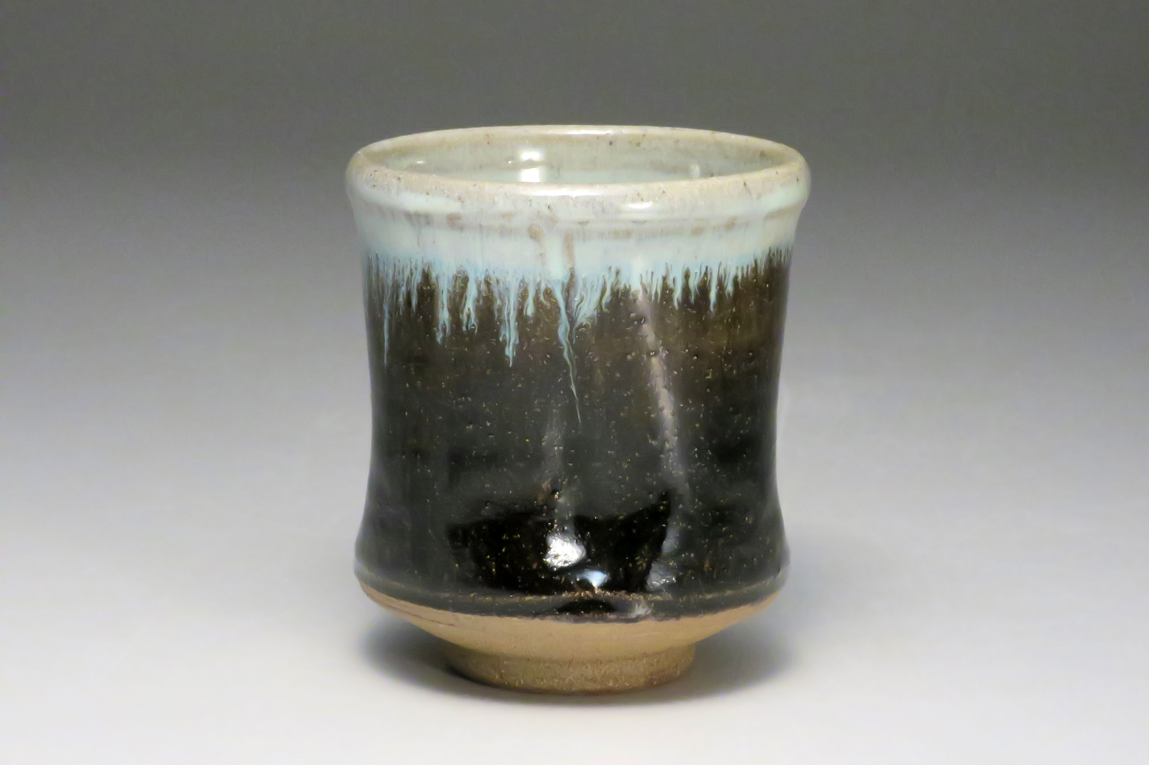 
                  中里太郎右衛門窯 朝鮮唐津湯呑(B-27)
                