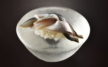 【鮨 日進月歩】《ランチ》昼のにぎり堪能コース 1名様分（ぐるなびセレクション）【125129】