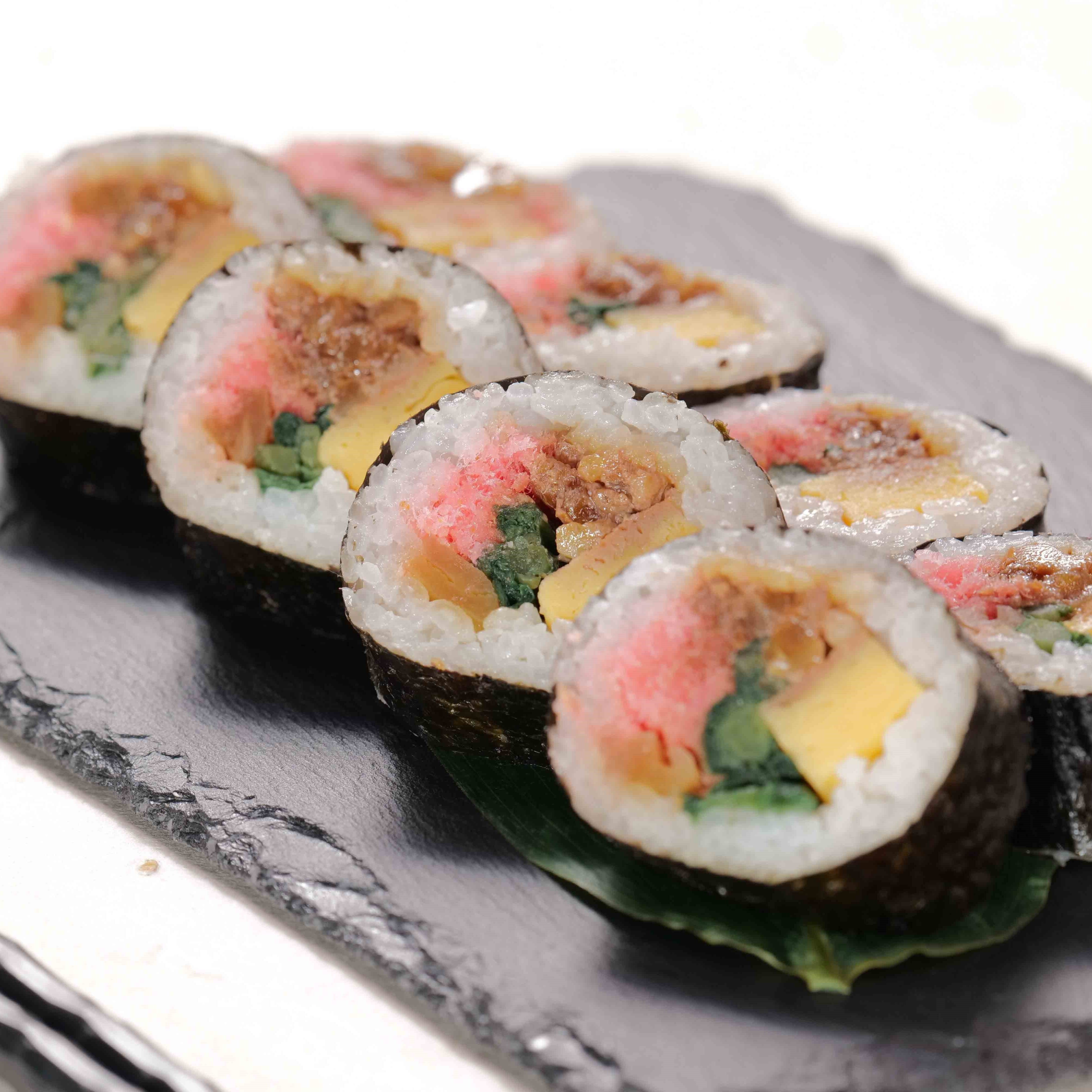 
            新潟名物くるみ入り太巻
          