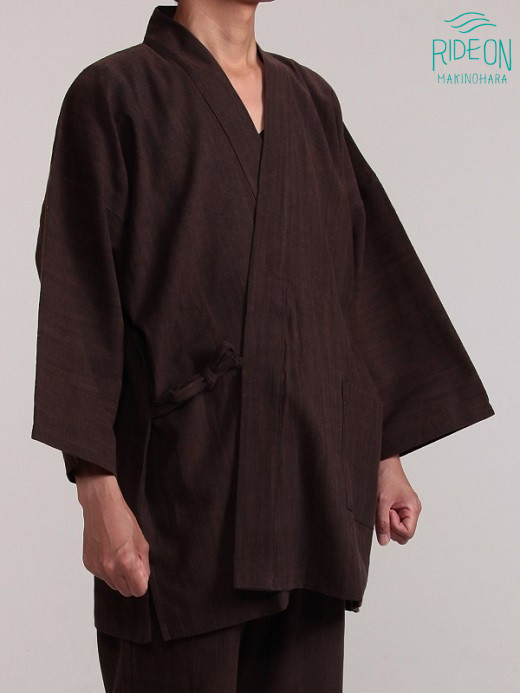 
                  ＼メディアで多数取り上げられています／ 作務衣 染め・織り・縫製 すべて 地元 遠州製 雲糸斜子織作務衣  作務衣 さむえ 国産 日本製 贈答 プレゼント ギフト 誕生日 お祝い 父の日 人気 伝統 伝統技術 おすすめ 衣服 服 オシャレ おしゃれ 日常 普段着 普段使い 遠州産 牧之原市 静岡県 榛地織物
                