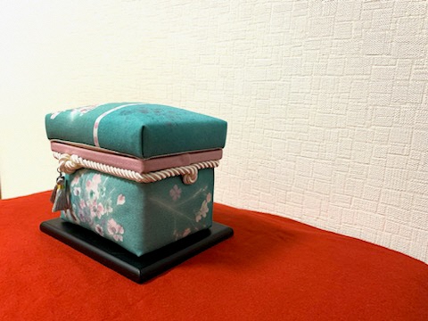 【限定１品】にほんちゃばこ 緑色・装飾桐箱(水彩画風)