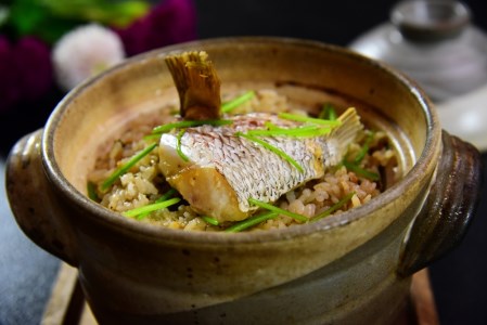 【尾頭付きの縁起物】 活塩焼き鯛（中サイズ） 1匹（約35㎝・約550g） （18-21）