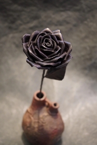 Eterna -Leather Rose- カラー 黒 ／ エリアファースト 国産 革 レザー ローズ バラ 造花 アートフラワー 小物 インテリア 記念日 プレゼント 奈良県 葛城市【area001-black】